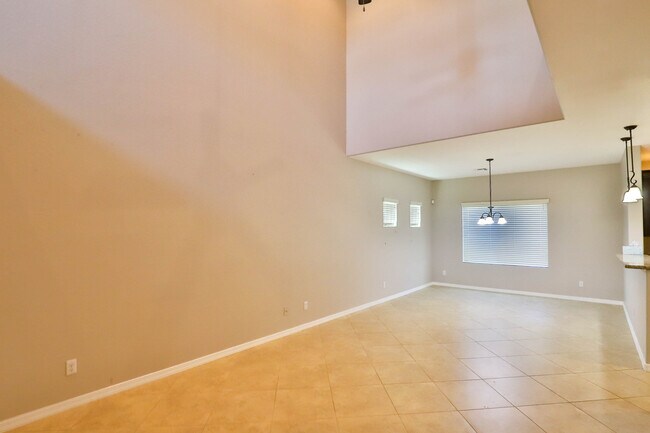 Building Photo - 1344 E Belmont Ave