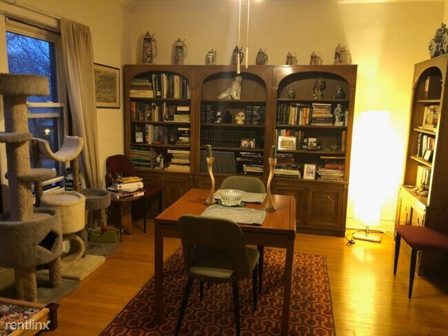 Building Photo - 1703 W Catalpa Ave