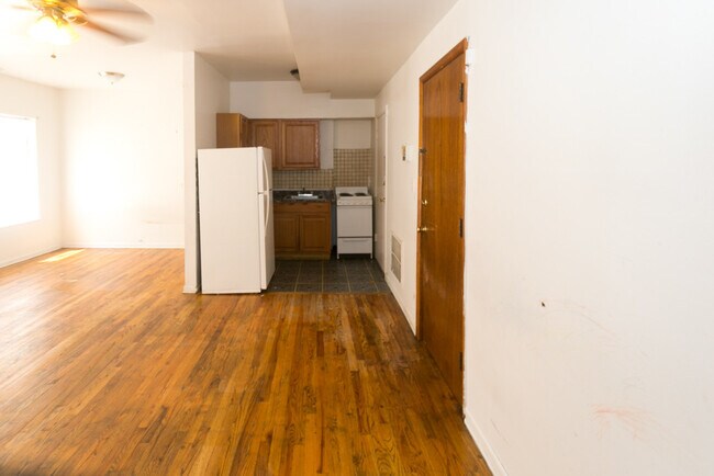 Building Photo - 4507 N Malden St