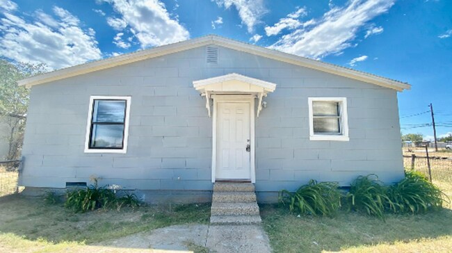 Building Photo - 3007 Henderson Ave
