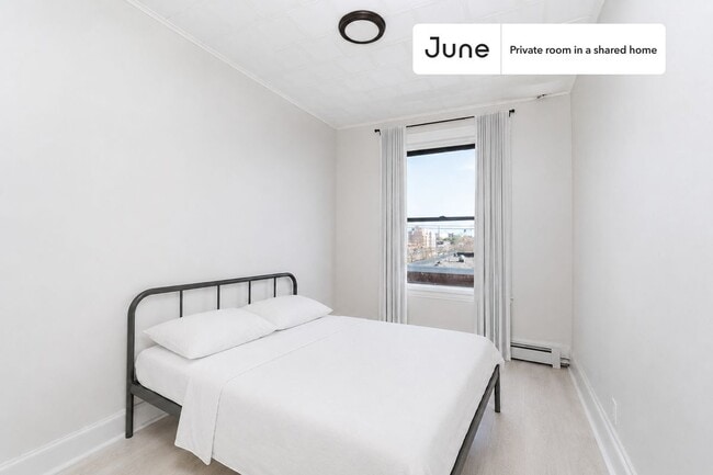 Building Photo - Room in Shared 4 bed/1 bath home