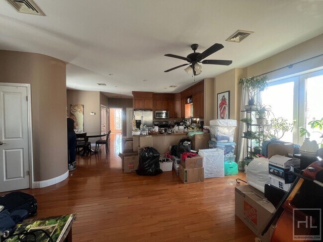 Foto del edificio - RENOVATED LUXURIOUS 3BR IN GATED BK BEACHF...
