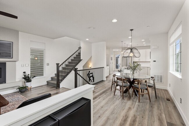 Foto del edificio - Vibrant 3-bed 3-bath Home in Westminster!!...
