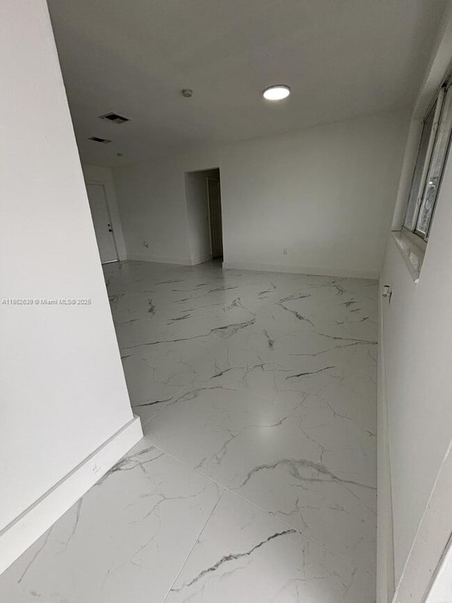 Foto del edificio - 1201 NW 79th Terrace