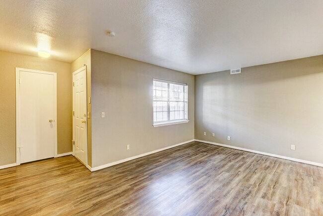 Foto del edificio - Cozy 1-Bedroom Condo with Modern Amenities...