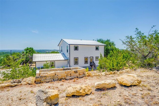 Building Photo - 1805 Spring Valley Dr