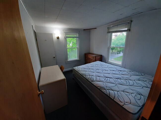 Building Photo - 315 Hillview Pl