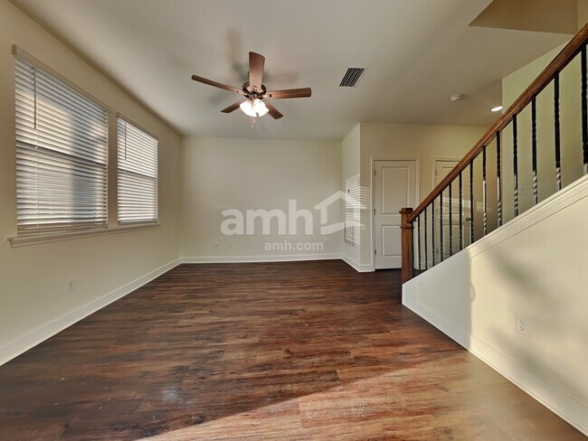 Foto del edificio - 1055 Tan Tara Trl