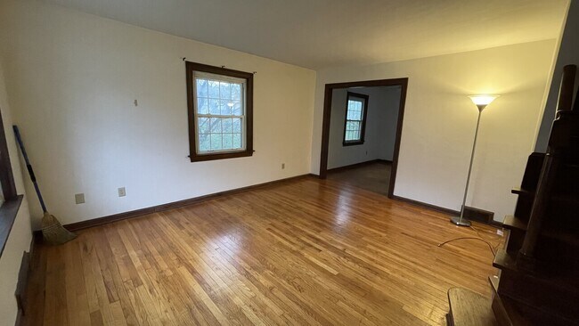 Building Photo - 528 530 N Willow Duplex