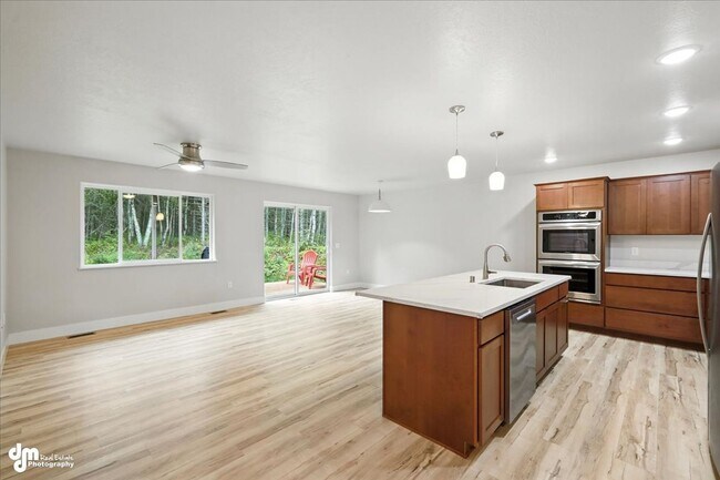 Foto del edificio - New & Upgraded 4BD Home!