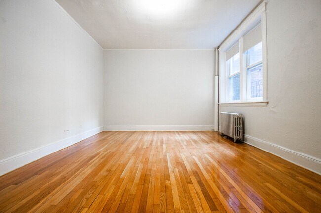 Building Photo - 1 BED 1 BATH in Brighton *NO FEE*