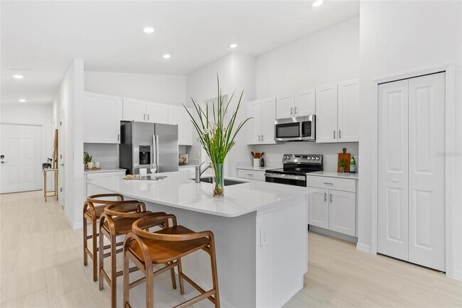 Building Photo - 17662 Happytrails St