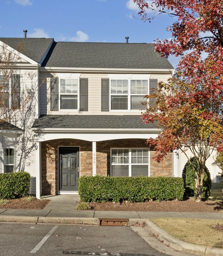 Foto principal - Spacious 3-Bed End-Unit Townhome in Durham