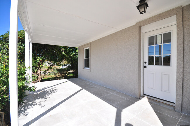 Building Photo - 1062 Pleasant Valley Rd