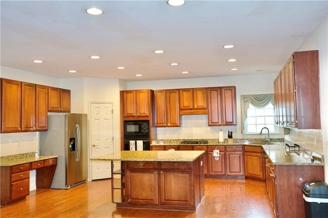 Building Photo - 4543 Red Tail Dr