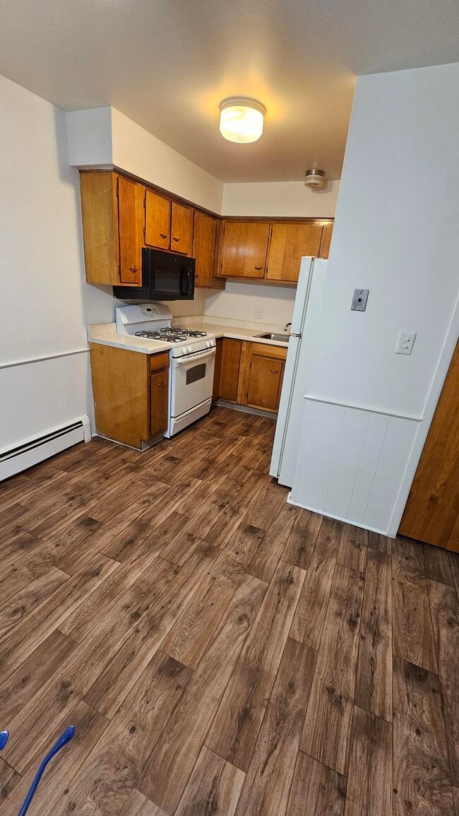 Building Photo - Somerset Manor East Apartments