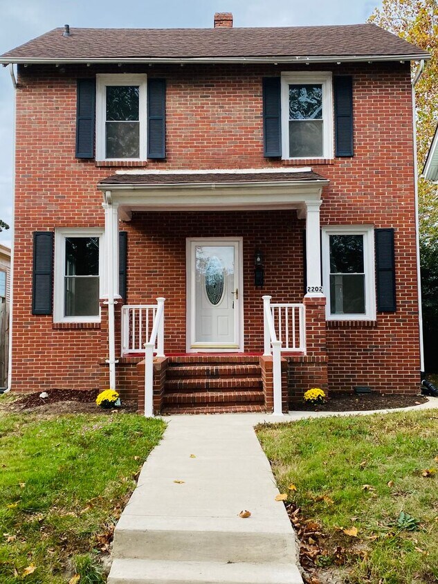 Foto principal - Beautifully Renovated 4bdrm/1.5bth House L...