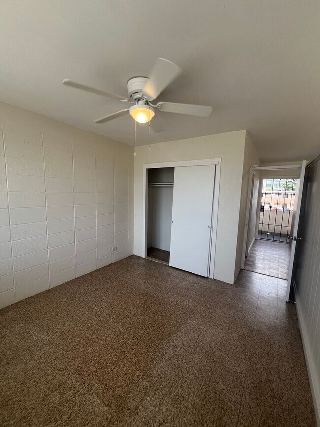 Building Photo - 1 bedroom, 1 bath, 1 parking - UNIVERSITY ...