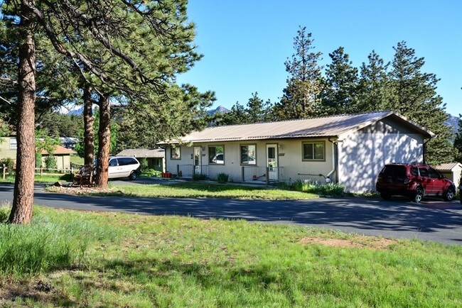 Building Photo - 1144-1225 Holiday Ln