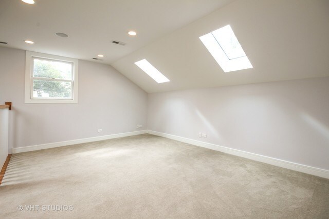Building Photo - 1526 W Henderson St