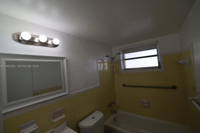 Foto del edificio - 7130 W 11th Ct