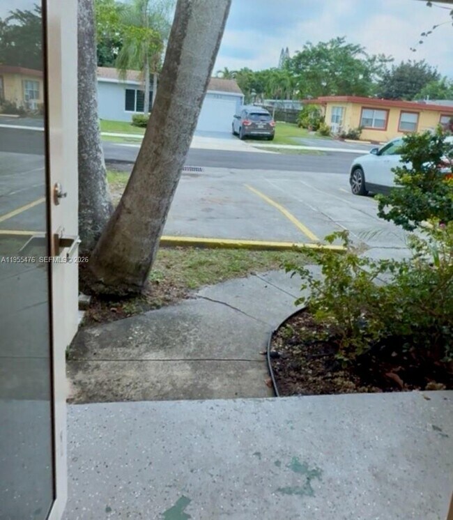 Building Photo - 905 NE 7th St