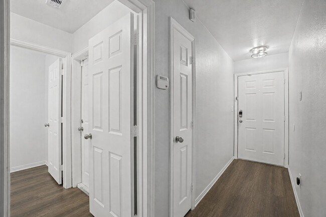 Foto del edificio - 4021 Preferred Pl