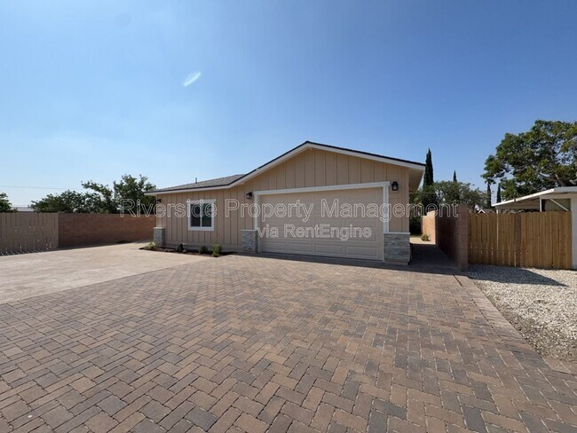 Foto del edificio - 7893 Mango Ave