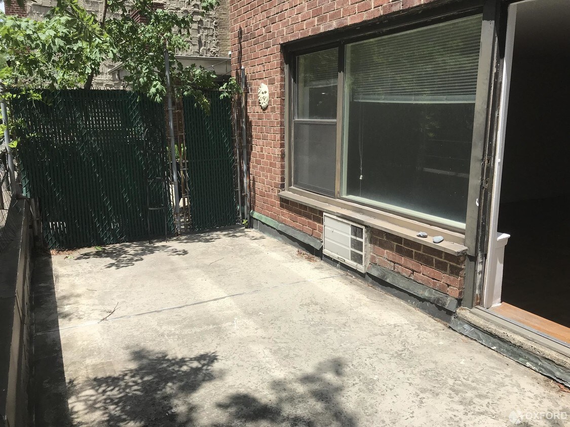 Building Photo - 170 East 83rd Street