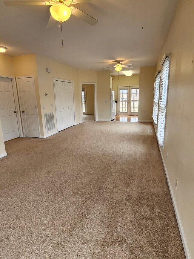 Building Photo - 915 Nottingham Dr