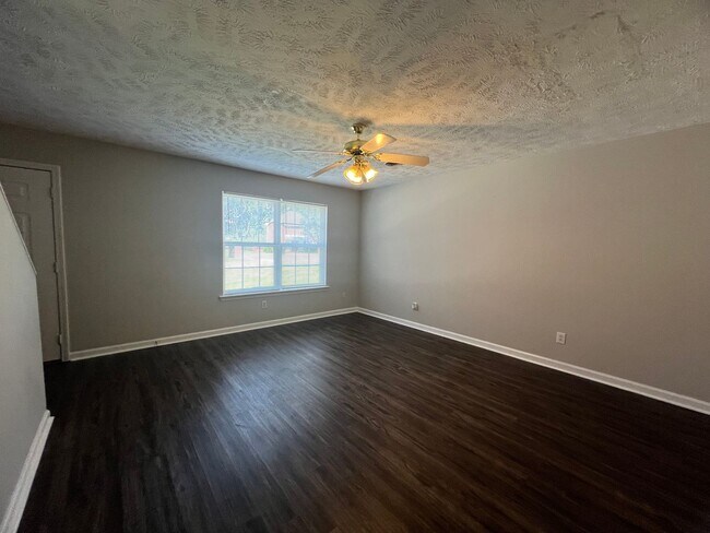 Building Photo - 1512 Center Pt