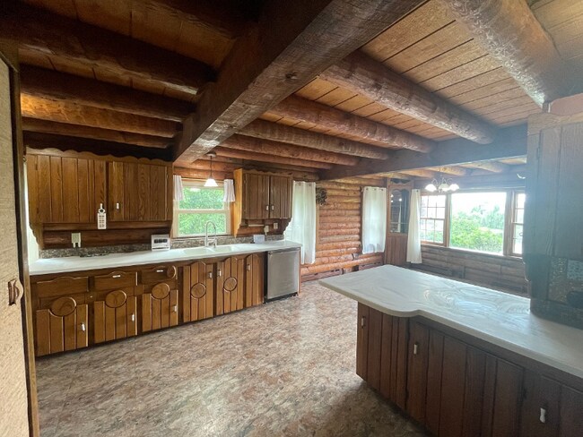 Foto del edificio - 14900 Wellwood Rd