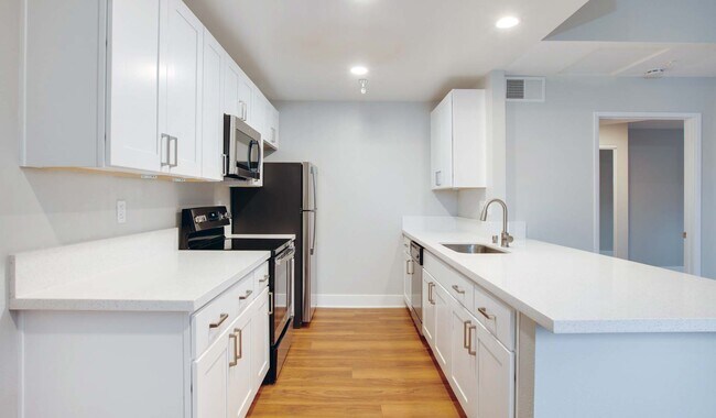 Disponemos de cocinas renovadas con acabados de primera calidad para su mejora. - Island Club