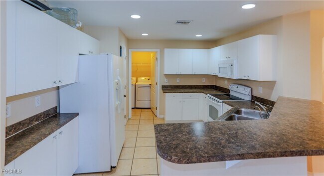 Building Photo - 317 NE 10th Terrace