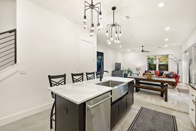 Foto del edificio - 1310 Choquette Dr