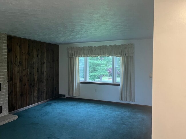 Building Photo - 3045 E Prospect Rd