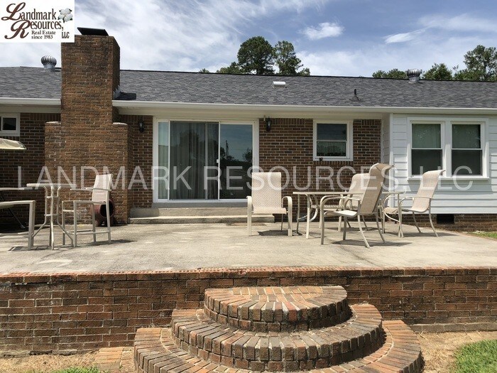 Building Photo - 225 Meadowbury Dr