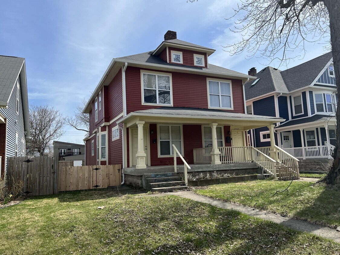 Foto principal - 2527 N College Ave