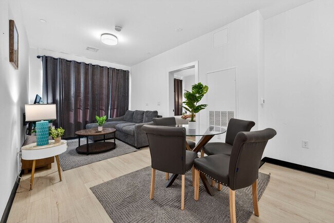 Foto del edificio - 600 Broadway-SI ID1240289P
