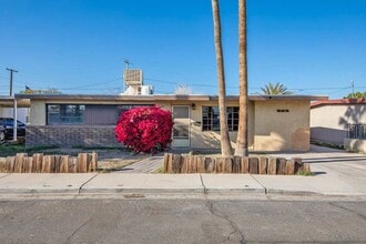 Building Photo - 252 W Lowell Dr