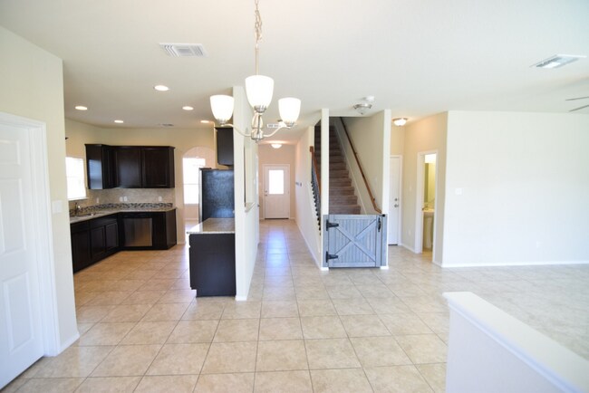 Building Photo - 5717 Stonehaven Dr
