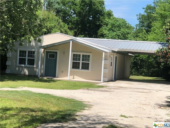 Building Photo - 117 McQueeney Rd