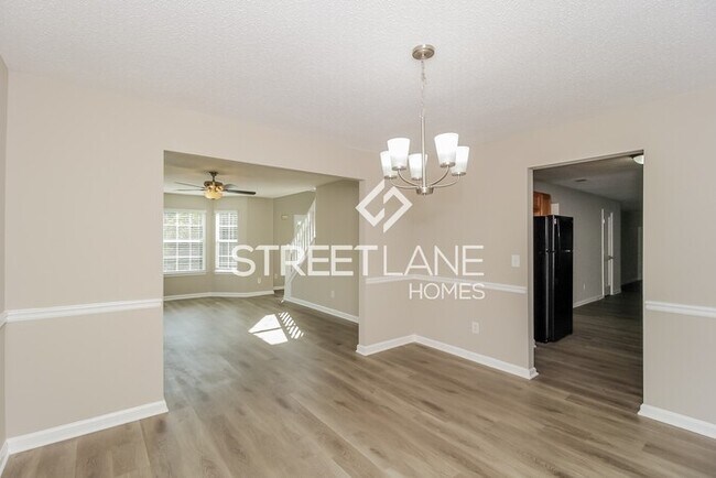 Building Photo - NEW TO THE MARKET!!!