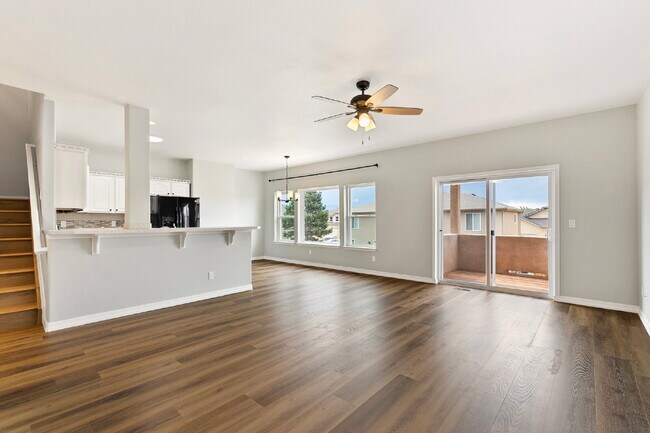 Foto del edificio - Updated Townhome with Views – Minutes to P...