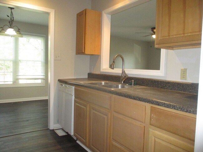 Foto del edificio - 103 Greeley Cir