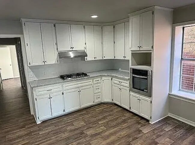 Building Photo - 105 S Poplar St