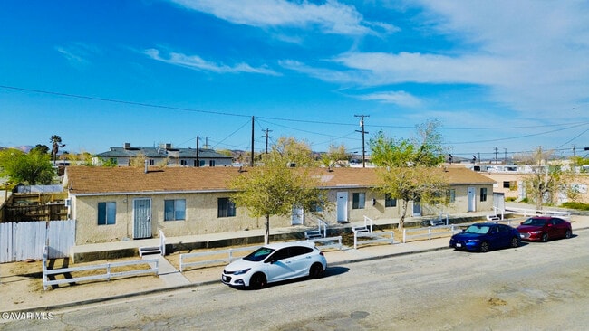 Foto del edificio - 2608 Desert St