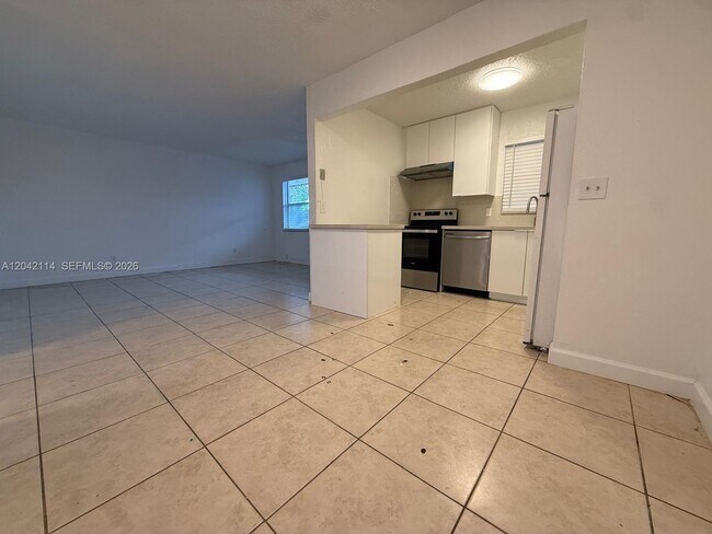 Foto del edificio - 400 NW 65th Ave
