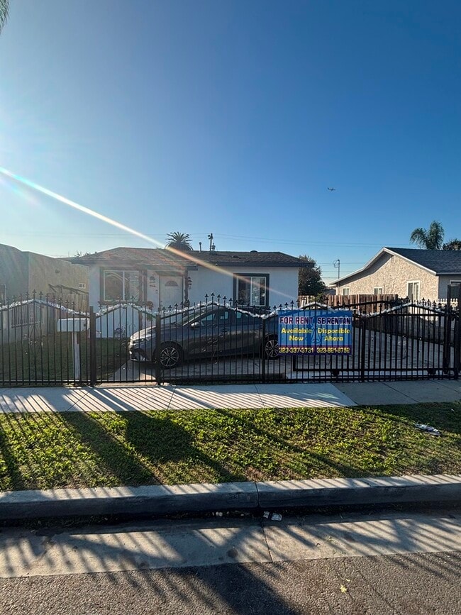 Building Photo - 1214 1/2 W 90th Pl