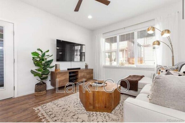 Foto del edificio - 6742 Osage St